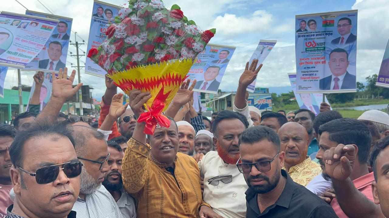 বিশ্বম্ভরপুরের চারটি ইউপিতে বিএনপির ভারপ্রাপ্ত চেয়ারম্যান তারেক রহমানের ৩১ দফার লিফলেট বিতরণ করেন এড. নুরুল ইসলাম নুরুল