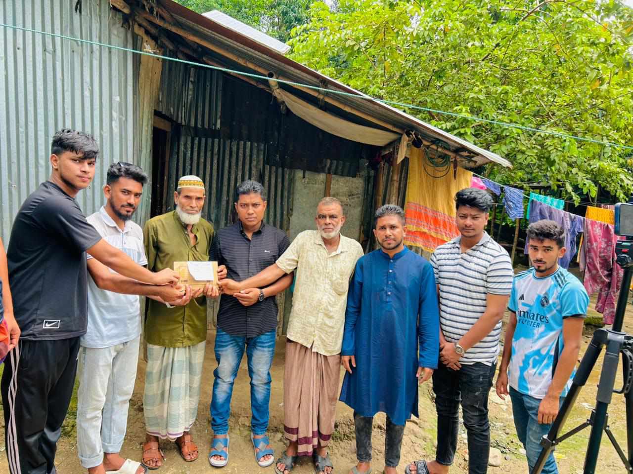 দিরাইয়ে সড়ক দুর্ঘটনায় আহত নীরব কে আর্থিক সহায়তা প্রদান