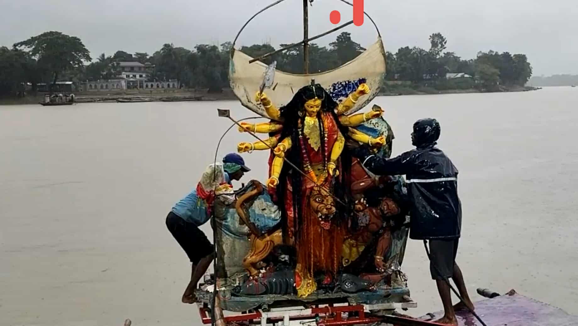 সুনামগঞ্জে প্রতিমা বির্সজনের মধ্যদিয়ে ৫দিনব্যাপী হিন্দু সম্প্রদায়ের সবচেয়ে বড় ধর্মীয় উৎসব শারদীয় দূর্গাপূজা সম্পন্ন